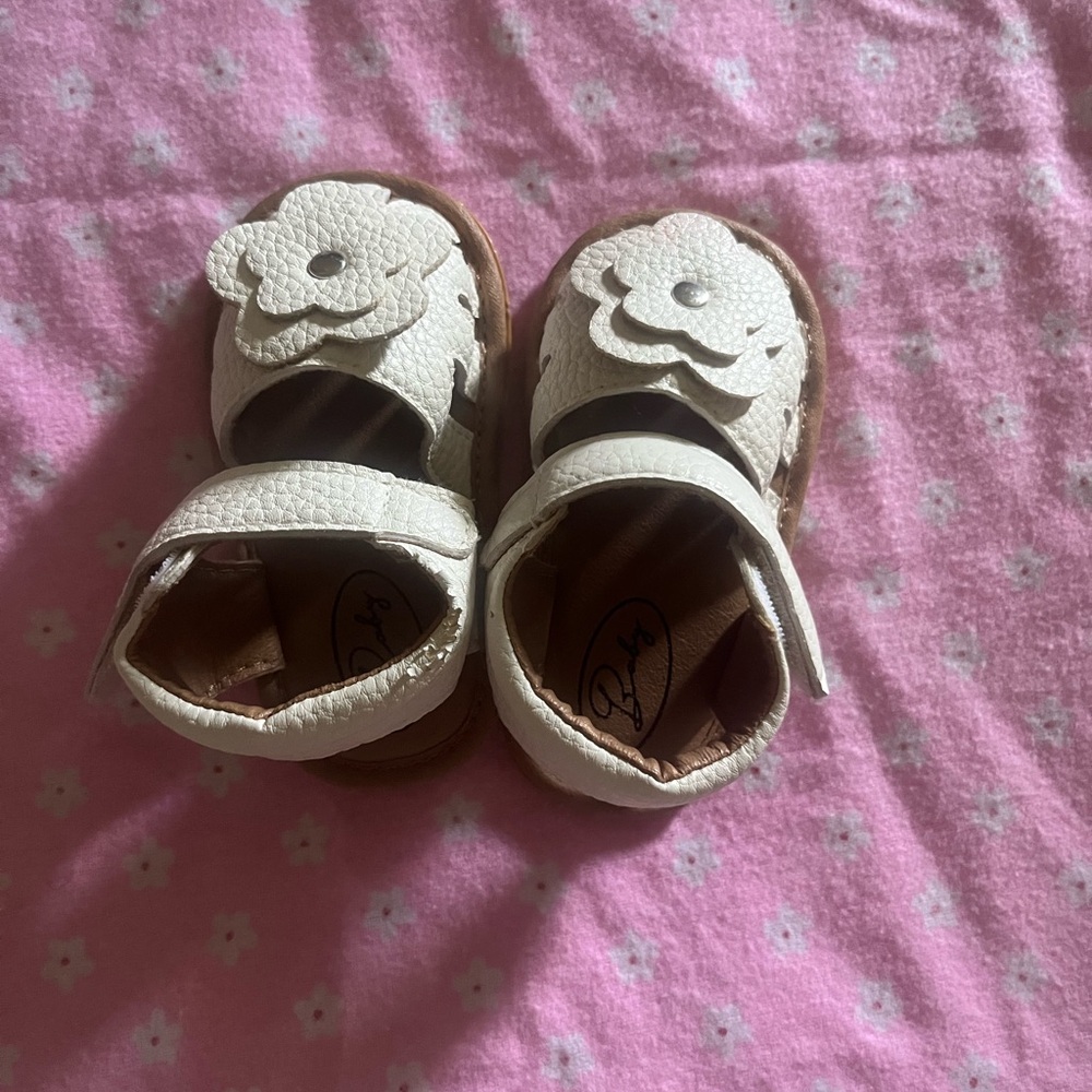 Kids White Floral Sandals